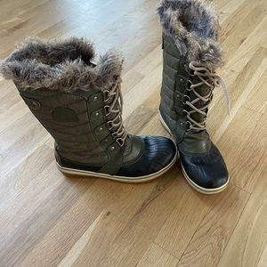 Sorel Tofino Youth Size 6, Women’s Size 8
VGUC
